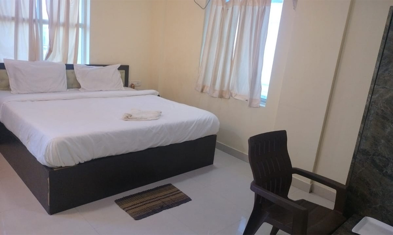 room-img